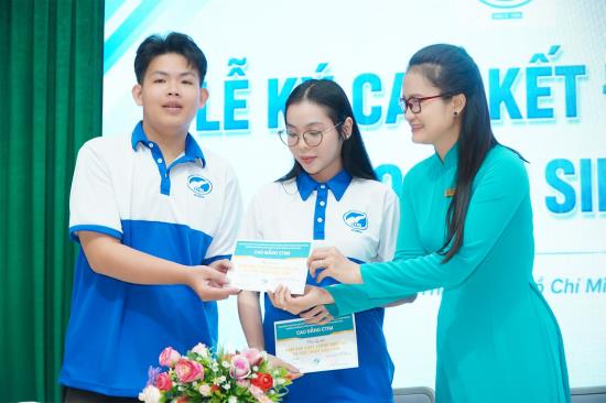 Lễ ký cam kết đảm bảo việc làm cho Tân sinh viên K28 tại Cao đẳng CTIM